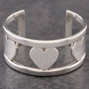 Pre-Owned Tiffany &amp; Co. Silver Wide Heart Small Cuff Bangle 41251315